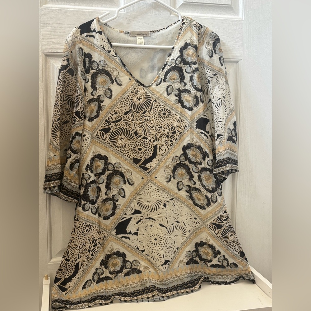 Black & Cream Women's Silk Top Size M runs S. Chest  & Shoulders 18”; 30” long